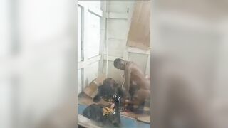 Ils baise dans la voiture