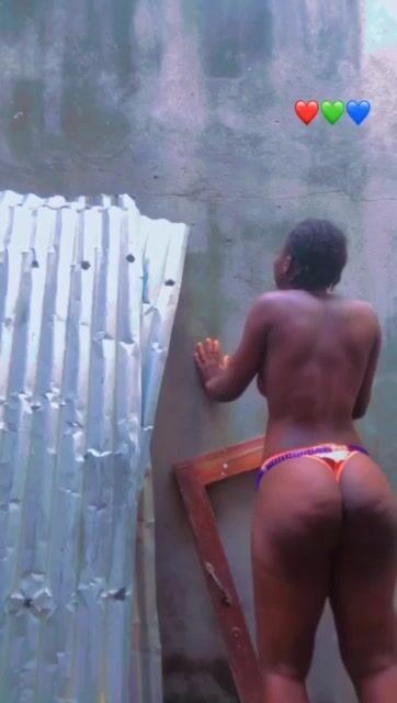Une meuf trop sexy qui danse bien