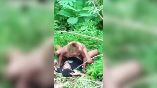 Baise dans la forêt