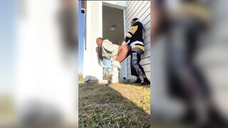 Il se cache pour baise