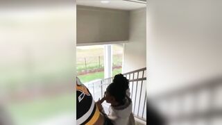 Il se cache pour baise