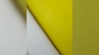 En appartement elle fait comme si c'était sa première fois
