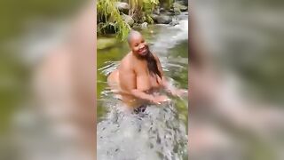 La grosse lavent à la rivière