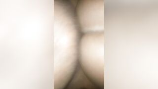 Elle a été chevaucher par derrière
