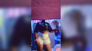 Regarde moi sa bb
