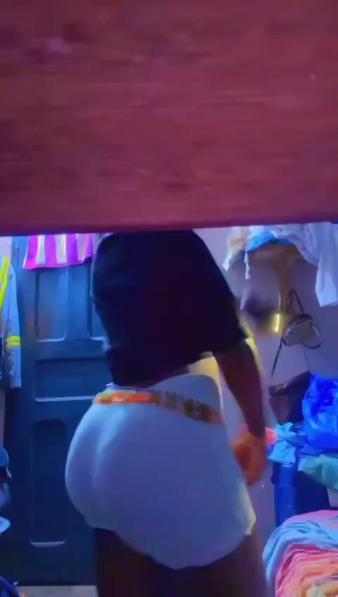 Regarde moi sa bb