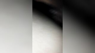 Elle gémit tellement c'est bon