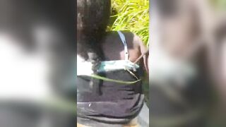 Baiser sa go dans la brousse