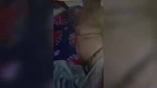 Elle prend du chicha toute nue