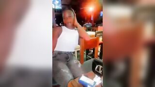 Une tiktokeuse se masturbe et se doigter dans la maquis