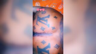 Aicha gros cui tatoué baisé par son petit