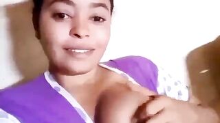 Une Mauritanienne montre sa chatte et ses grosse seins