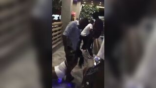 Fellation dans la piscine partie