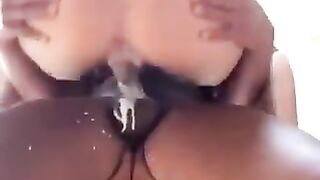 Bite africain à fait gicler la chatte de cette femme blanche