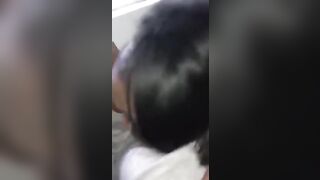 Elle se prend une grosse bite trop pour elle.