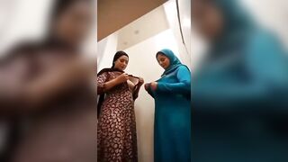 Femme maghrébine arabe déshabillée en collection