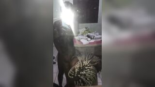 Encore la petite. Jai envie de la baiser