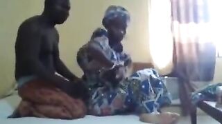 Un couple malien se baisse partie 1