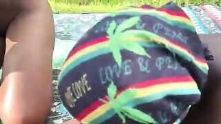 Fellation des deux filles dans l’espace vert