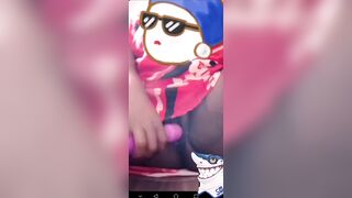 Femme célibataire se masturbe et fini par jouir avec un vibro