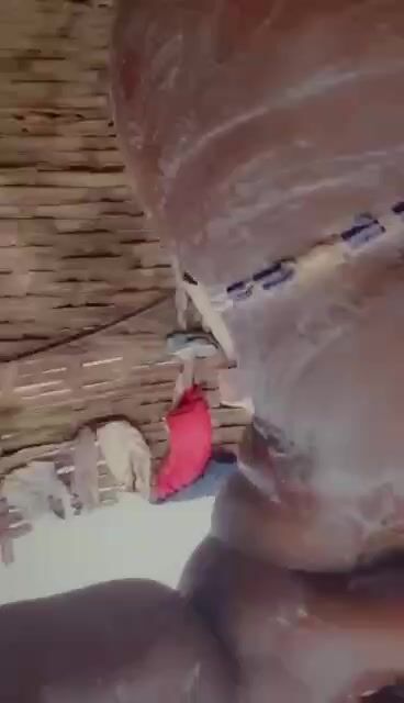 Femme mariée se lave au village part 2