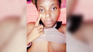 Elle se caresse
