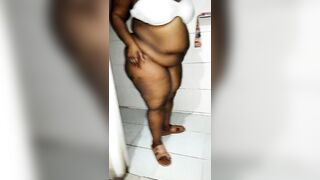 Guint pussy squirt and piss