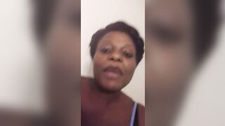 La secrétaire fait une vidéo pour le DG - 5