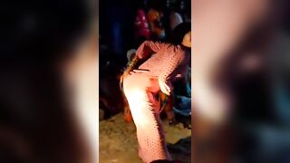 Masturber et gicler très fort dans la soirée