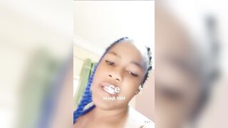 Madame sim 2 joues avec la chatte de sa copine