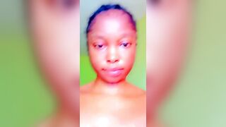 Elle montres sa chatte en twerkant