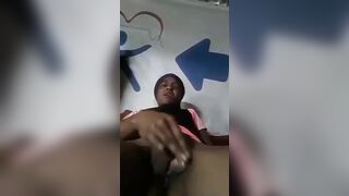 Reveille moi je suis prete a me masturbé pour toi chéri