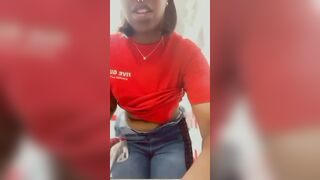 Twerk gros cul dans la douche