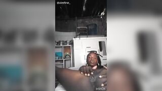 Une femme mature qui aime se toucher 2