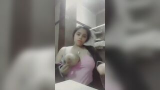 Jolie Arabes filles Arabes montre ses seins