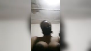 Elle a des jolie seins