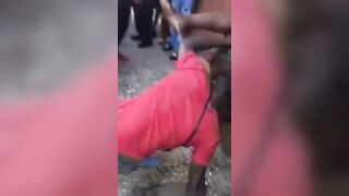 Manger la chatte en public