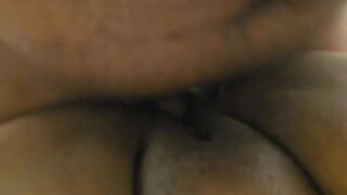 Une apoutchou black baise à l'hôtel