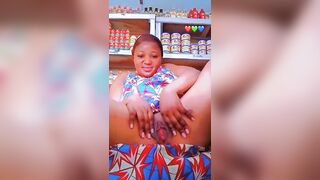 Rose à une grosse chatte