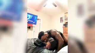 Elle supporte mes grands coups