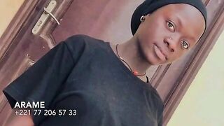 Une petite sénégalaise qui se masturbe