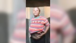 Femme grosse gros seins se déshabille