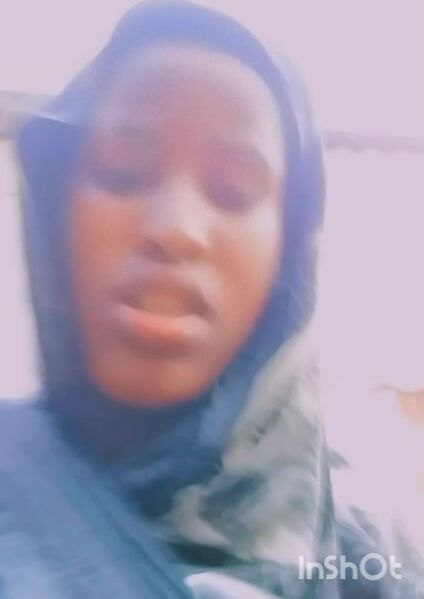 Aïcha se fait baiser dans la cour