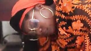 Baisé la patronne de ça femme a son service part 2