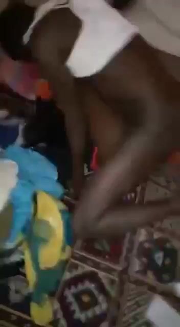 Elle fait semblant de ne pas aimer baiser mais baise a la fin