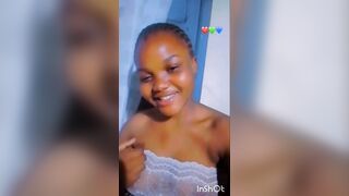 La belle congolaise nous montres son corps