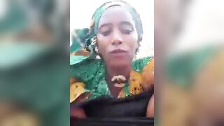 Femme mariée se doigte sa chatte