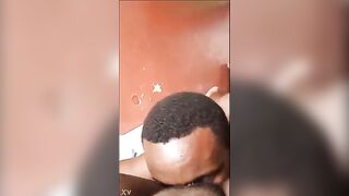 Il lèche sa maîtresse