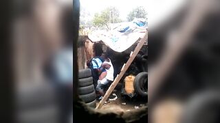 Une élève aller voir son copain qui fait collage et il font la baise qui est filmé en