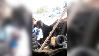 Une élève aller voir son copain qui fait collage et il font la baise qui est filmé en